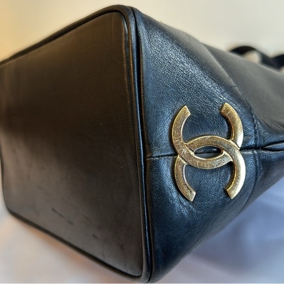 CHANEL CC Calfskin Shoulder Bucket Bag 24K Goldplated. - Picture 12 of 14